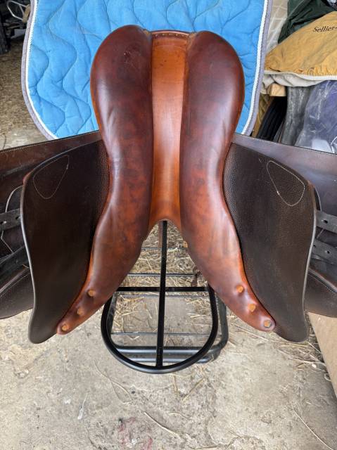Selle Butet + &eacute;quipement 