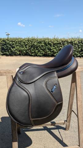 Selle Ikonic