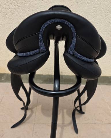 Selle de dressage Devoucoux Makila Harmonie si&egrave;ge 17,5 