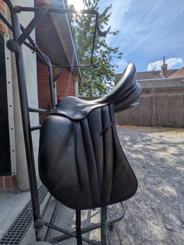 Selle de dressage Butet - Tr&egrave;s bon &eacute;tat 