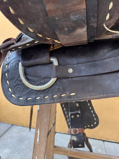 Selle western en cuir grav&eacute;e &ndash; Tr&egrave;s bel &eacute;tat