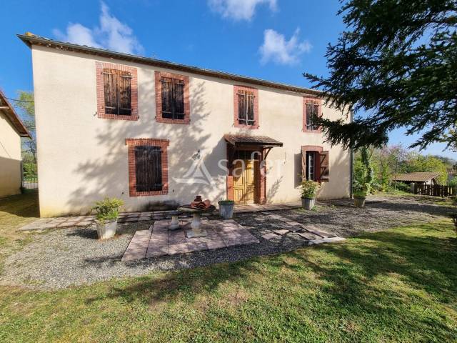 Maison, d&eacute;pendances et 4 ha de pr&eacute;s, proche de Maubourguet