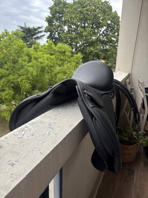 Selle Norton pro noire 17 pouces parfait etat 
