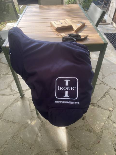 Ikonic dressage neuve 
