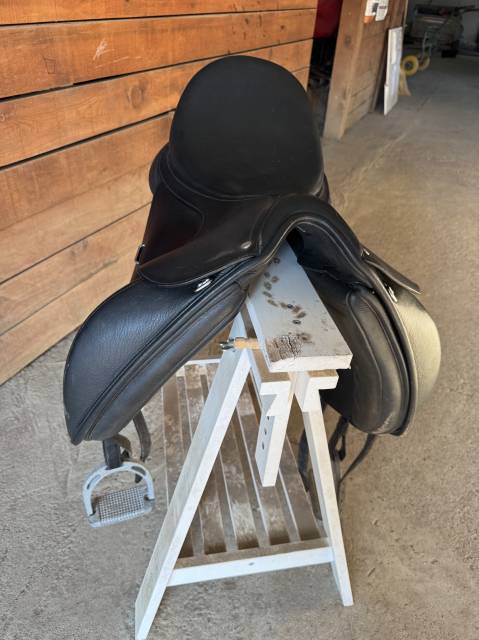 Selle Bates innova dressage 17,5p