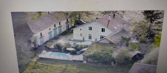Propri&eacute;t&eacute; &eacute;questre familiale sur 17 ha  