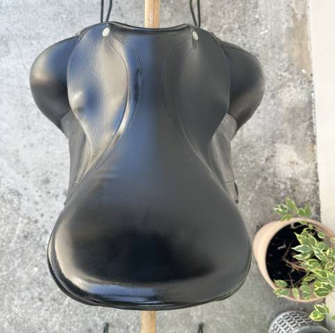 Selle de dressage Equipe model Emporio 