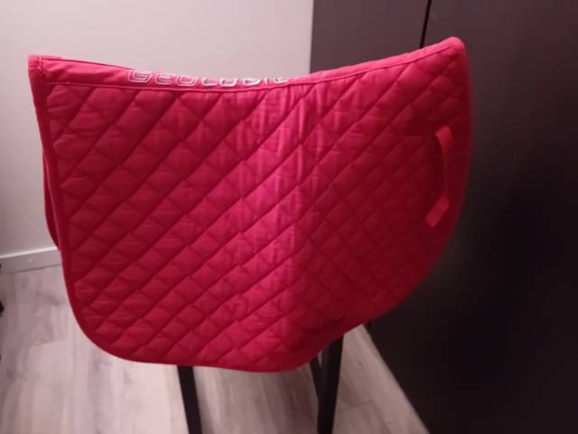 Tapis de selle rouge