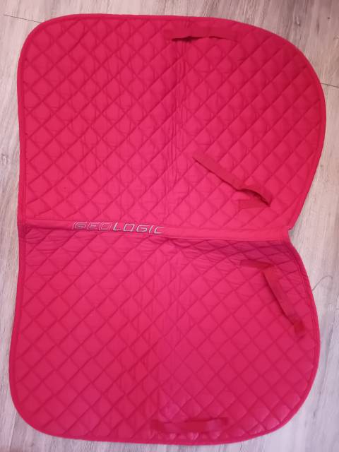 Tapis de selle rouge