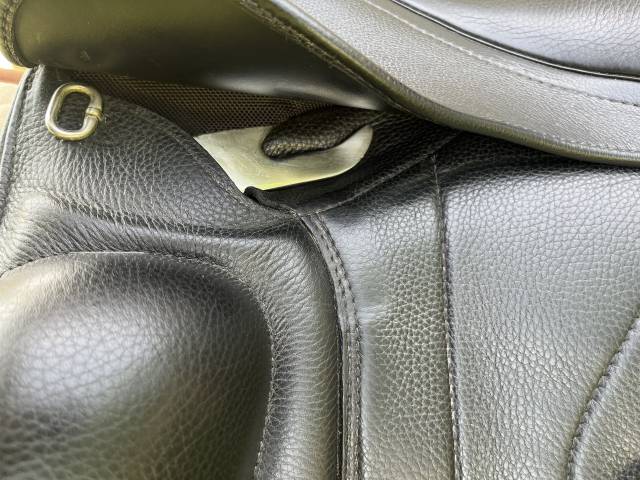 Kent and masters comp&eacute;tition dressage monoquartier 17"