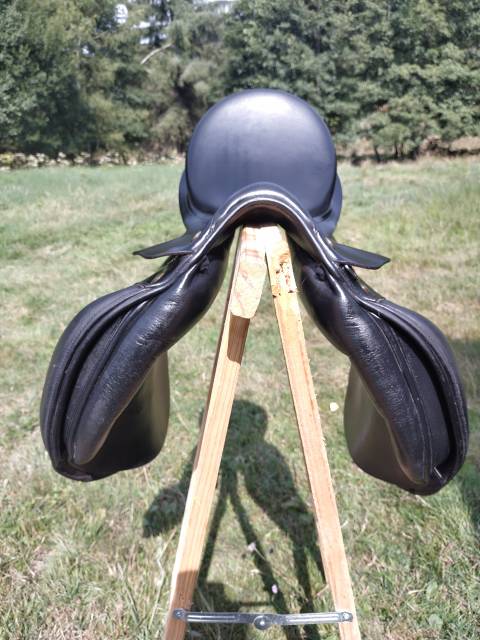 Selle mixte Roma VSD de chez Prestige 18' noire