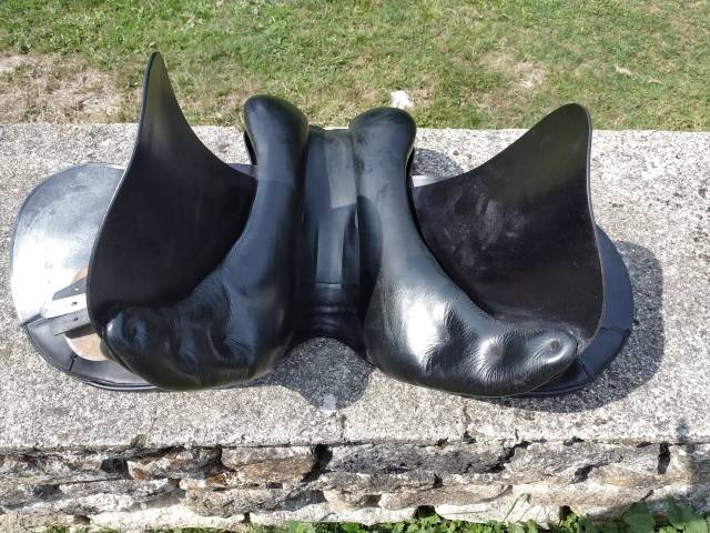 Selle mixte Roma VSD de chez Prestige 18' noire