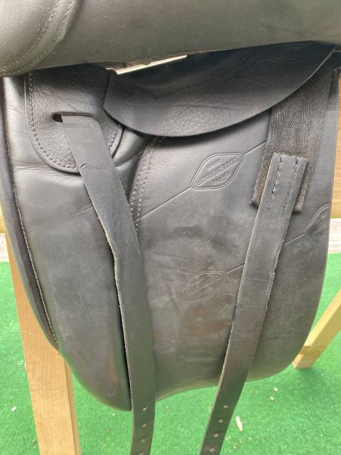 Selle de dressage Henri de Rivel France 16,5 pouces