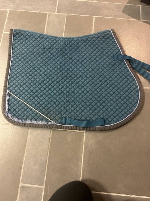 Tapis d&rsquo;&eacute;quitation Waldhausen bleu p&eacute;trole matelass&eacute; &ndash; 