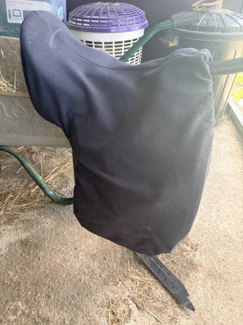 Selle de dressage equiline 