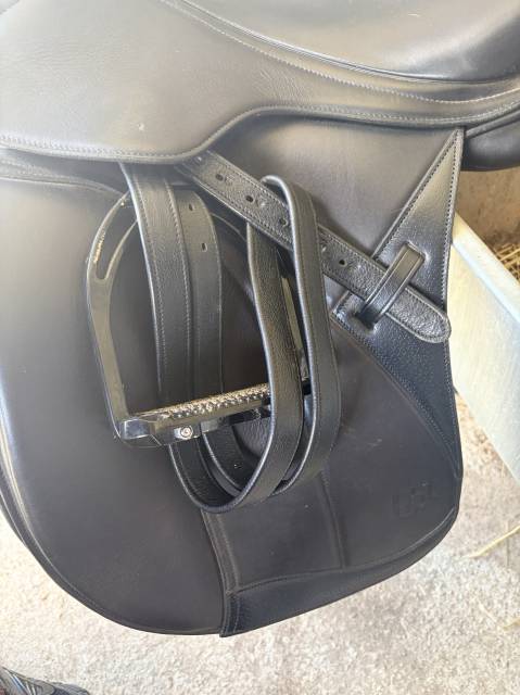 Selle de dressage equiline 