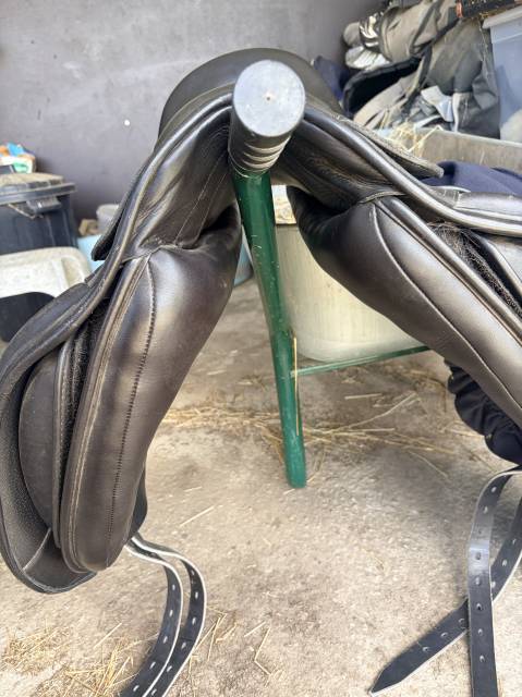 Selle de dressage equiline 