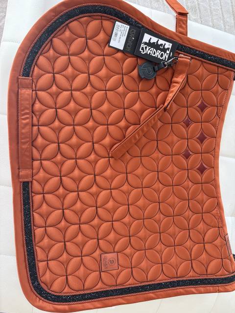 Tapis selle NEUF Eskadron orange 