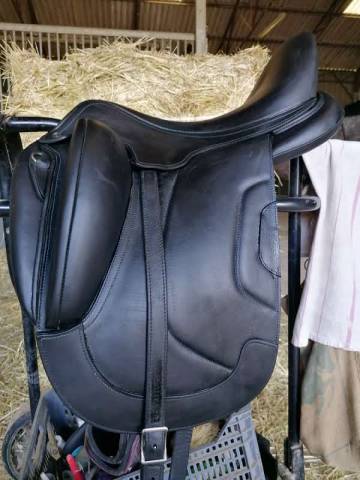 Selle de dressage antares 18'