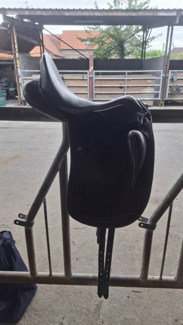 Selle de dressage Marjoman 17,5 pouces 