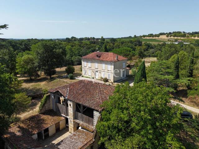 Maison bourgeoise avec boxes &agrave; chevaux CONDOM