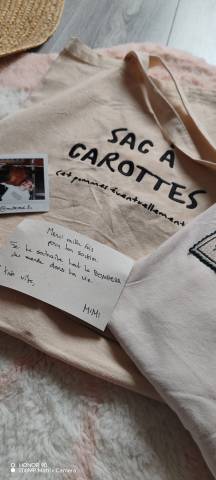 Ensemble Mut&eacute;moi - Tee-shirt  Le bonheur et sac &agrave; carottes