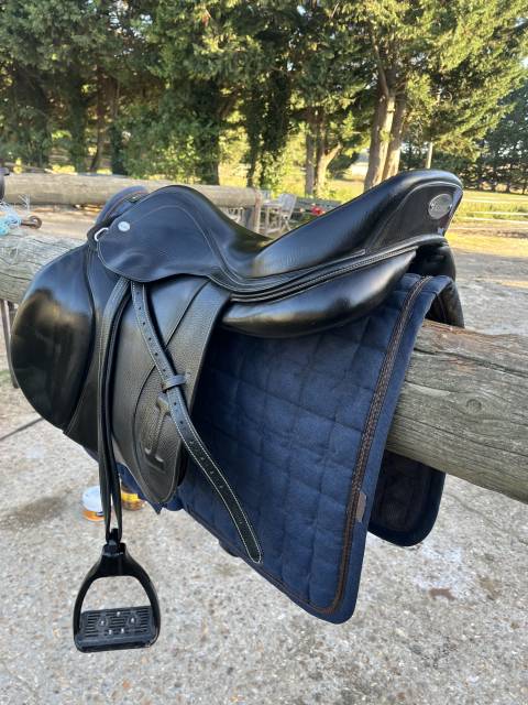 Selle Ikonic &Eacute;lite 18 pouces