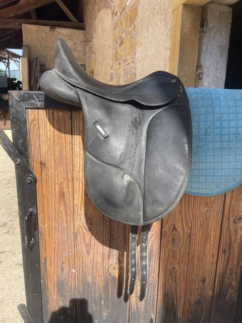 Selle de dressage wintec Isabelle wear 17,5