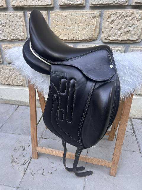 Selle de dressage 