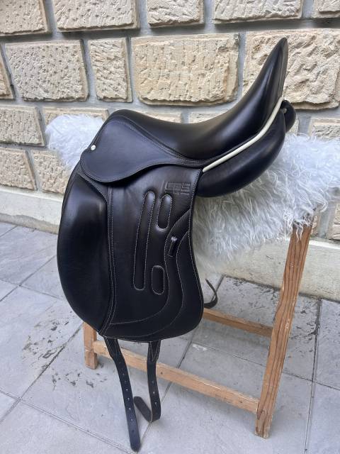 Selle de dressage 