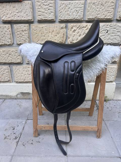 Selle de dressage 