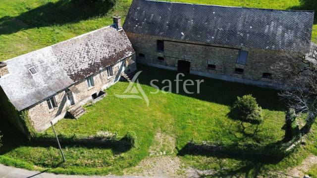 En Corr&egrave;ze, &agrave; l'&eacute;cart du voisinage, &agrave; r&eacute;nover ensemble de b