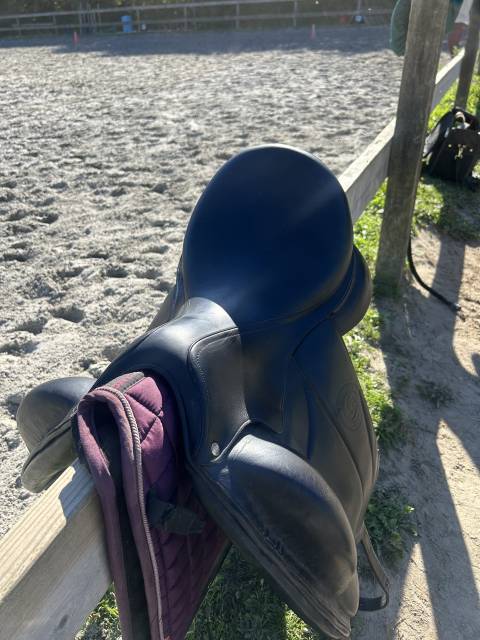 Selle dressage Forestier Aachen 17,5