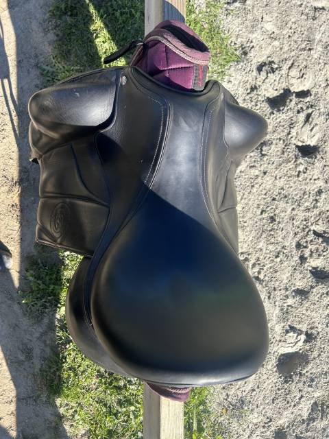 Selle dressage Forestier Aachen 17,5