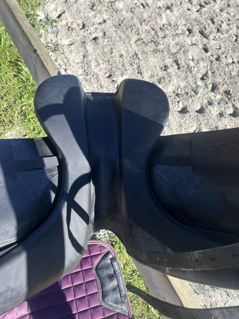 Selle dressage Forestier Aachen 17,5