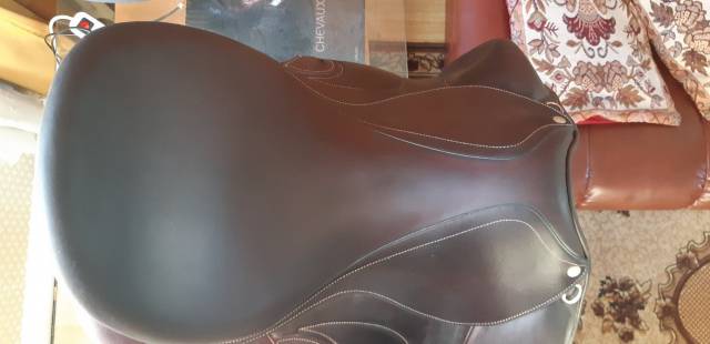 A vendre selle de dressage DEVOUCOUX mod&egrave;le LOREAK