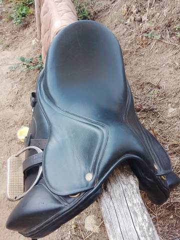 Selle de dressage Henri de Rivel 16,5"