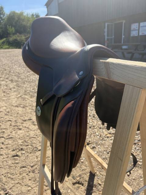 Selle Meyer 2013 Taille 17.5 pouces