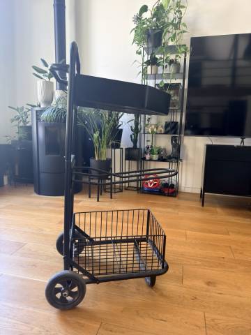 Chariot d&rsquo;&eacute;curie porte-selle en m&eacute;tal noir &ndash; rangement 