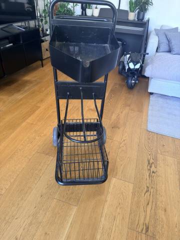 Chariot d&rsquo;&eacute;curie porte-selle en m&eacute;tal noir &ndash; rangement 