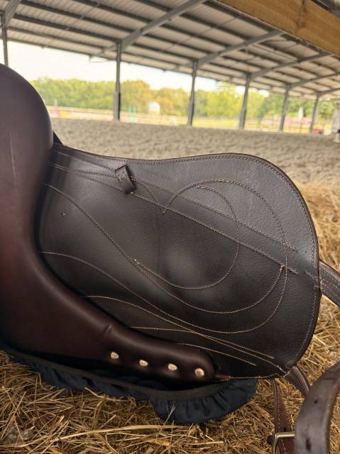 Selle de dressage Antar&egrave;s