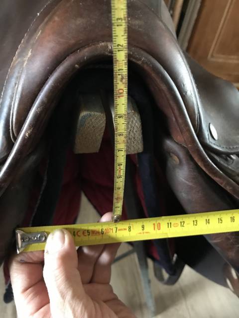 Selle Forestier avec sa housse de protection, &eacute;trivi&egrave;res Forestier et &eacute;triers