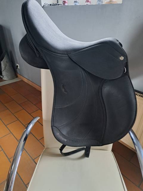 Selle de dressage 