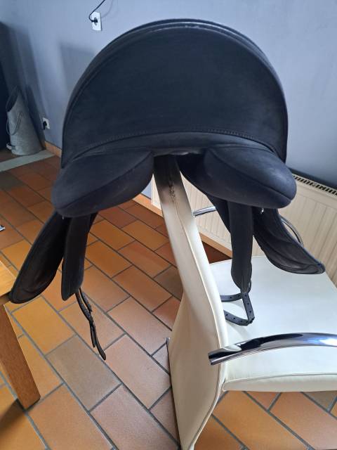 Selle de dressage 
