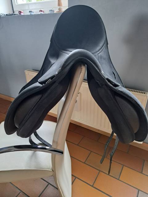 Selle de dressage 
