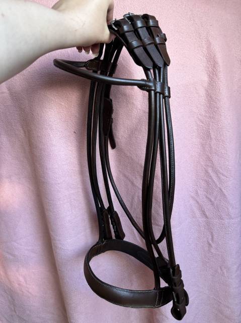 Bride cousu rond noisette T. Cheval