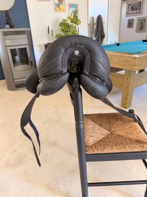 Selle dressage Devoucoux 18 pouces 