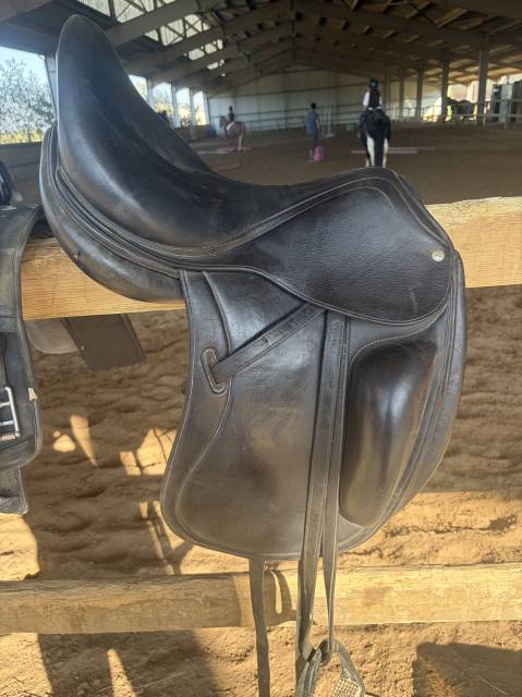 Selle CWD dressage style allemand 
