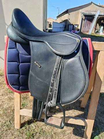 Selle Norton synth&eacute;tique noir 18 pouces