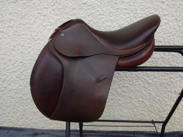 Selle Obstacle Childeric en superbe &eacute;tat 17'